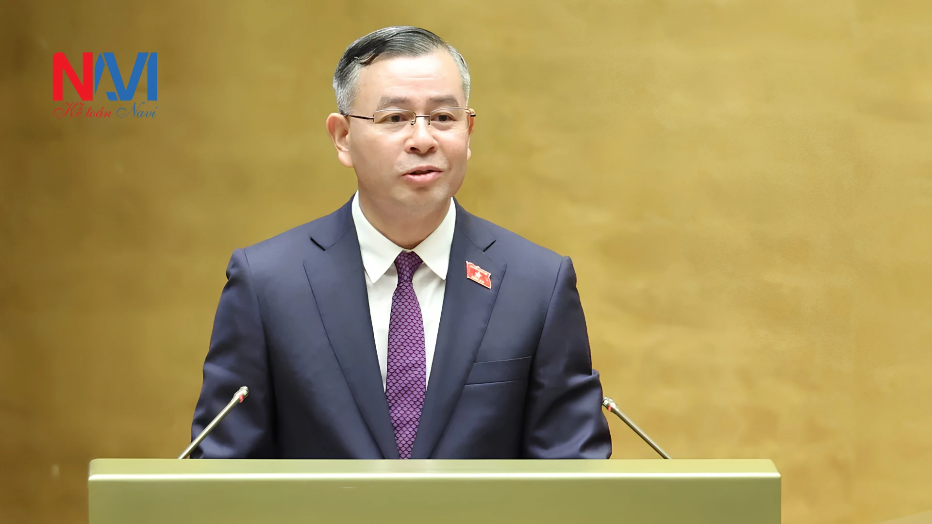 Bộ trưởng Bộ Tài chính Ngô Văn Tuấn trình bày báo cáo giải trình